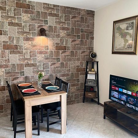 Ferienwohnung Discovery Flat With Pool & Bikes Sirmione Exterior foto
