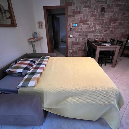 Ferienwohnung Discovery Flat With Pool & Bikes Sirmione Exterior foto