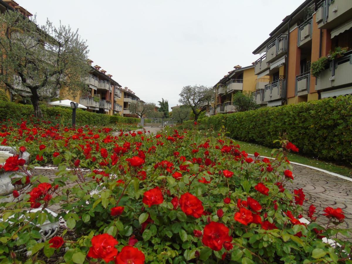 Ferienwohnung Discovery Flat With Pool & Bikes Sirmione Exterior foto