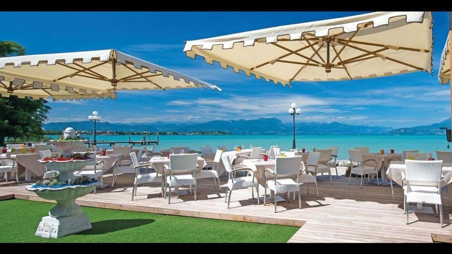 Ferienwohnung Discovery Flat With Pool & Bikes Sirmione Exterior foto