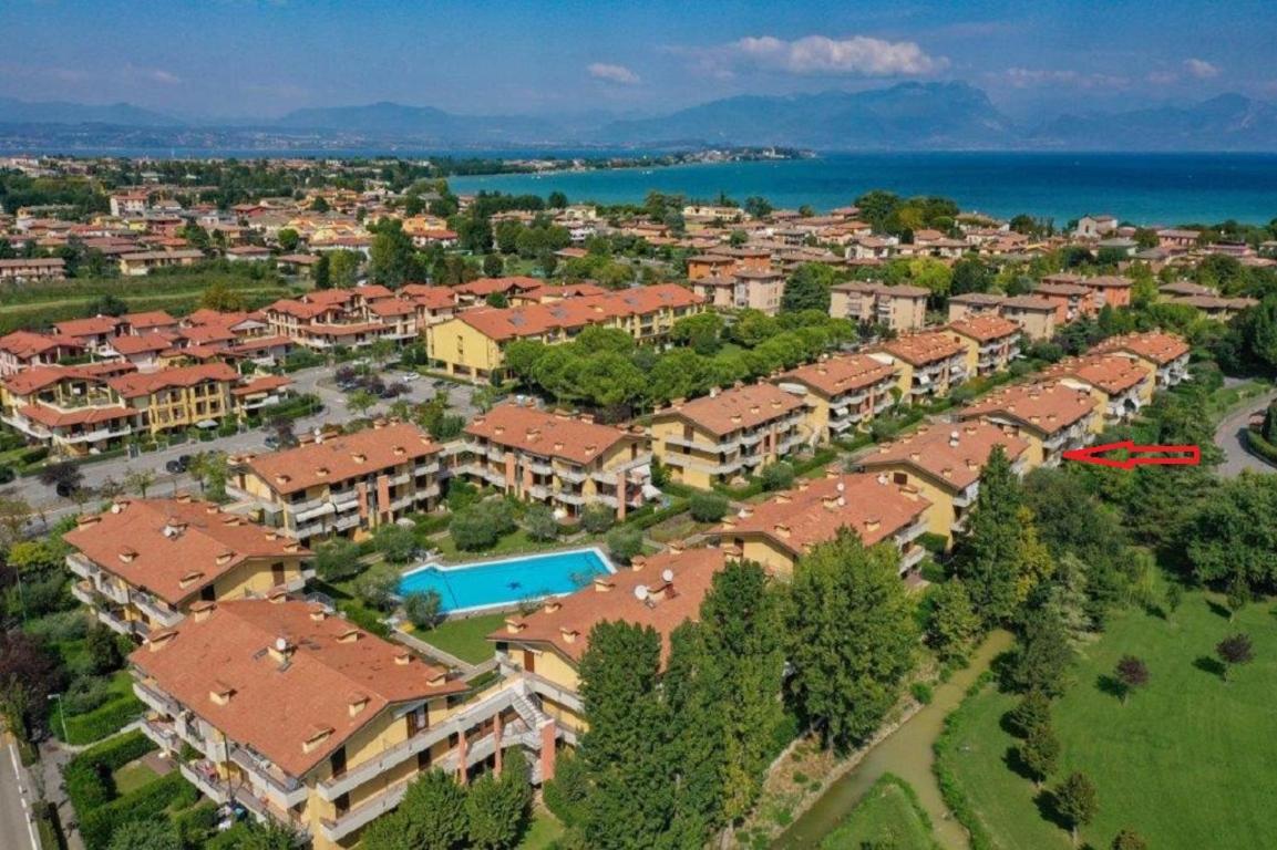 Ferienwohnung Discovery Flat With Pool & Bikes Sirmione Exterior foto