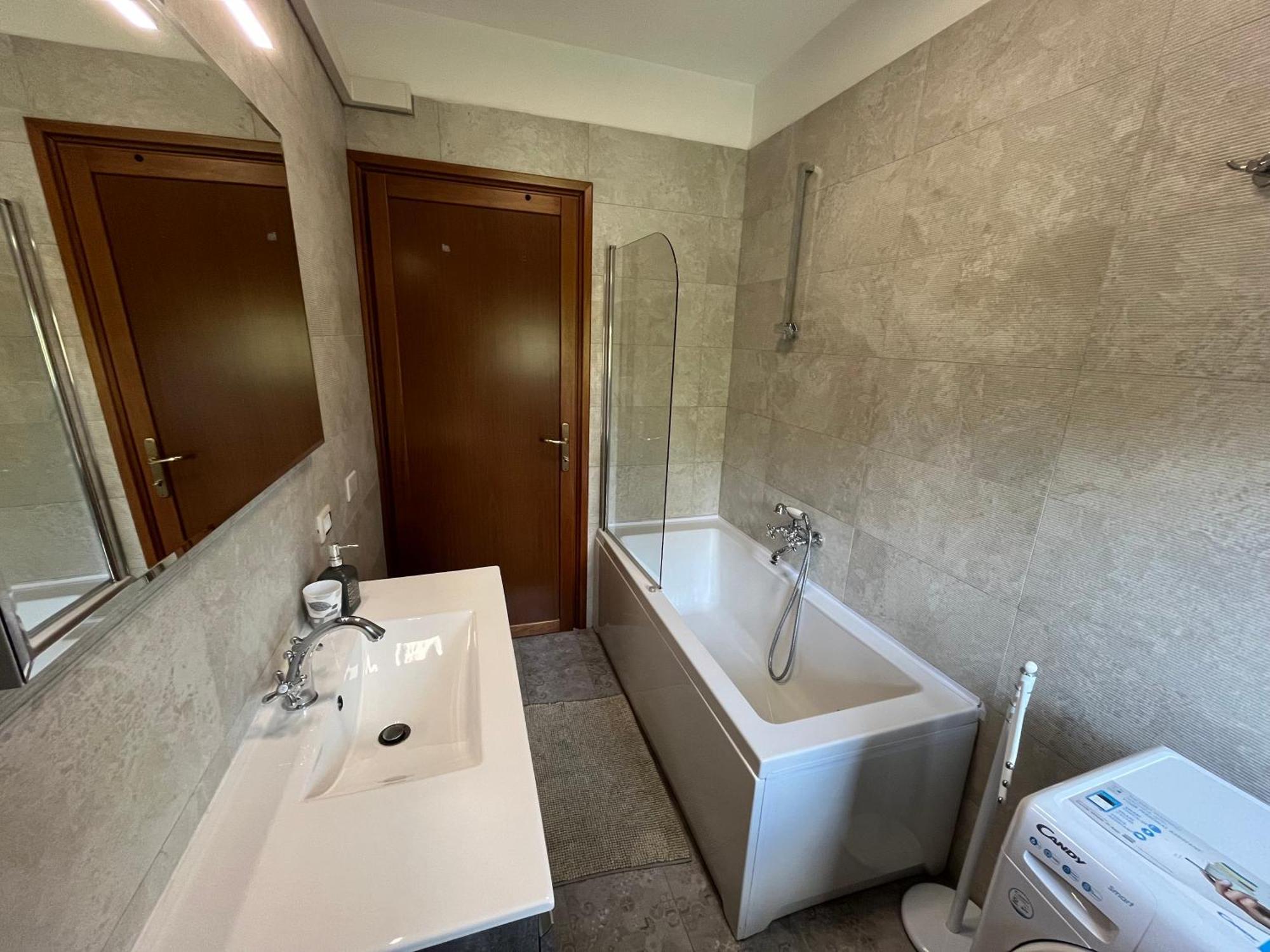Ferienwohnung Discovery Flat With Pool & Bikes Sirmione Exterior foto